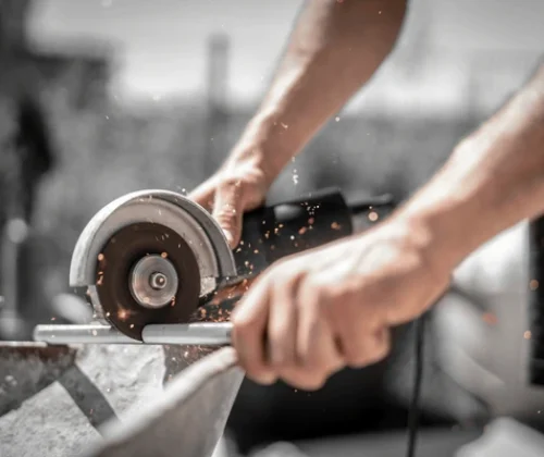 man-cuts-threaded-rod-electric-600nw-1415630465